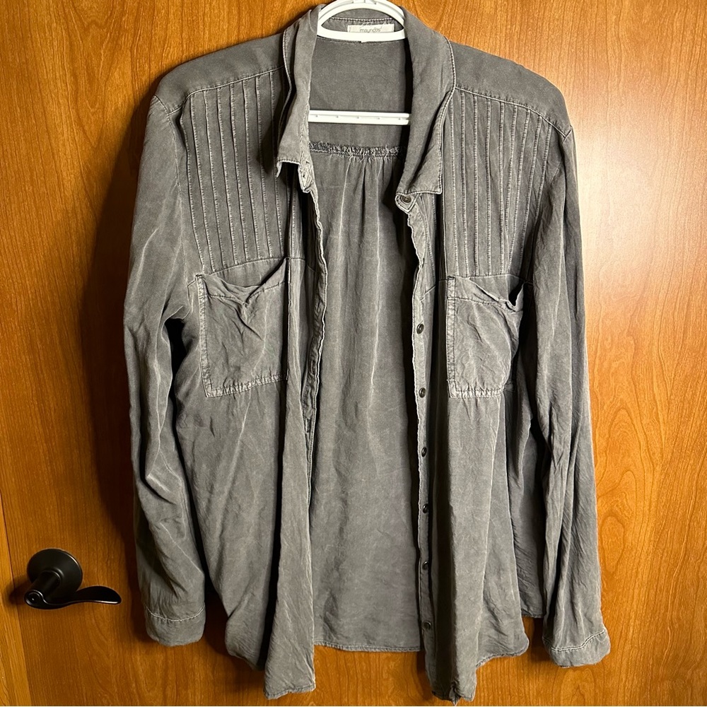 Maurices gray button up top, size XXL